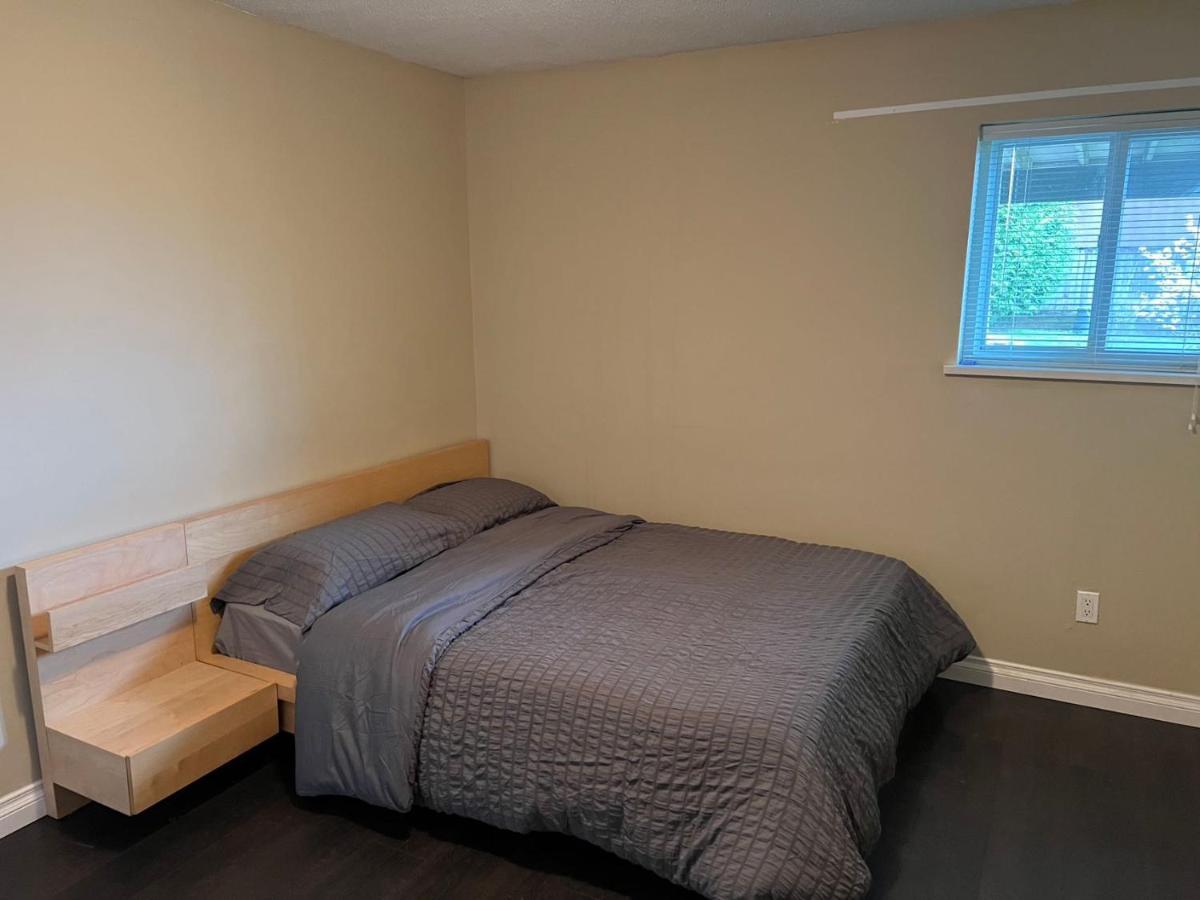 ريتشموند، كولومبيا البريطانية One Bedroom, One Living Room, One Kitchen And One Bathroom With Independent Access المظهر الخارجي الصورة