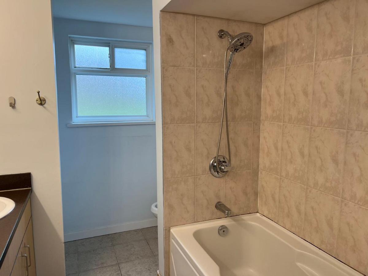 ريتشموند، كولومبيا البريطانية One Bedroom, One Living Room, One Kitchen And One Bathroom With Independent Access المظهر الخارجي الصورة