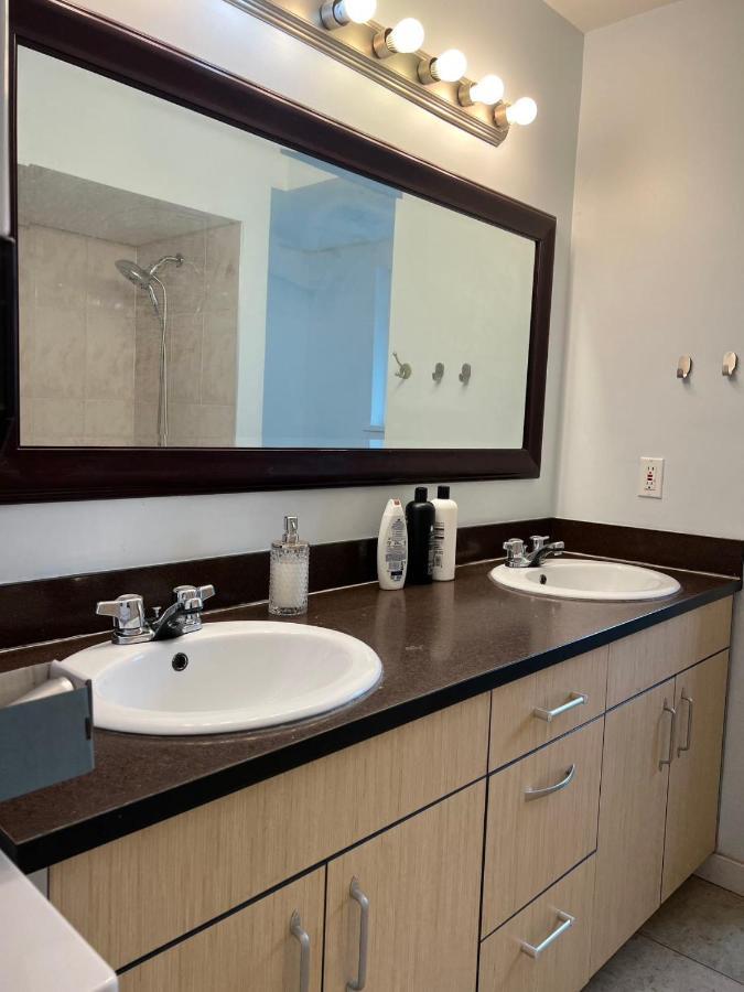 ريتشموند، كولومبيا البريطانية One Bedroom, One Living Room, One Kitchen And One Bathroom With Independent Access المظهر الخارجي الصورة